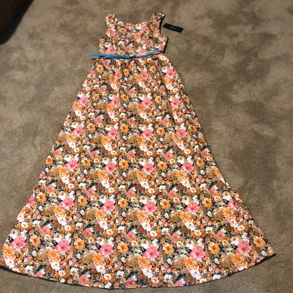 Beautiful long dress - Picture 2 of 6